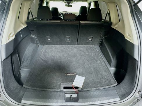 Used 2023 Nissan Rogue SV image 27