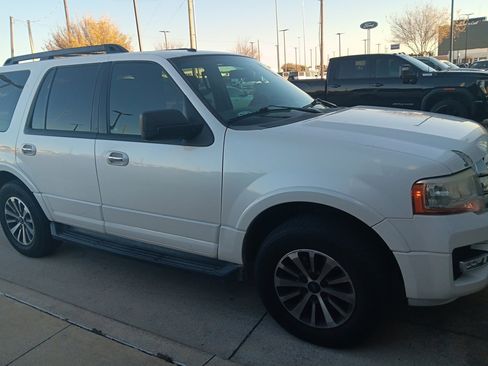 Certified 2017 Ford Expedition XLT w/ Equipment Group 201A image 8