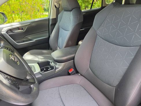 Used 2025 Toyota RAV4 XLE FWD image 15