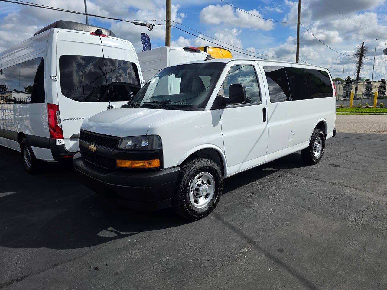 Used 2024 Chevrolet Express 3500 LS RWD image 32