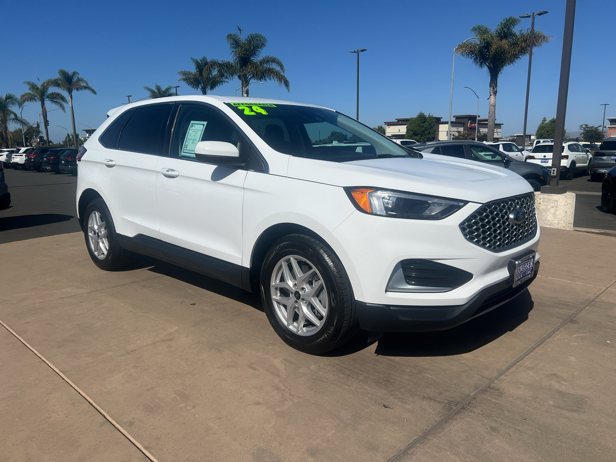 Used 2024 Ford Edge SEL AWD/4WD image 3