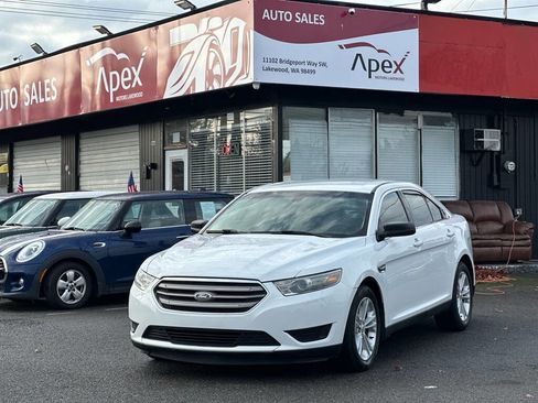 Used 2015 Ford Taurus SE image 2