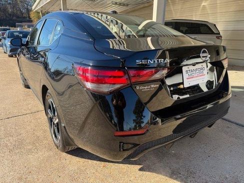 Used 2025 Nissan Sentra SV FWD image 11