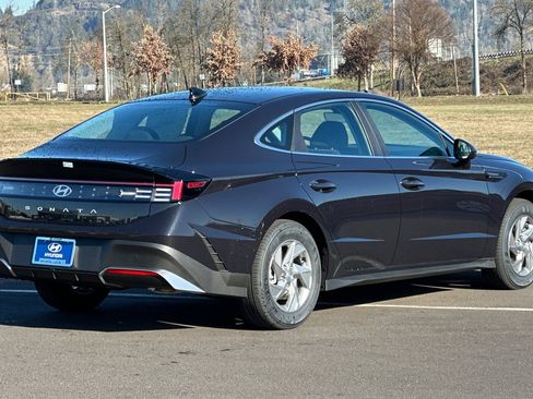 Used 2025 Hyundai Sonata SE image 3