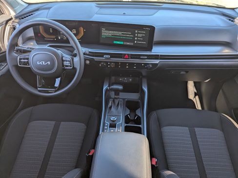 Certified 2025 Kia Sorento LX image 12