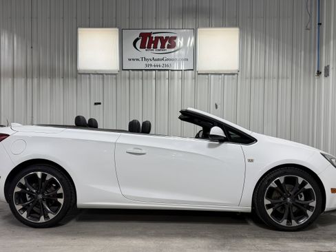 Used 2019 Buick Cascada Premium image 2