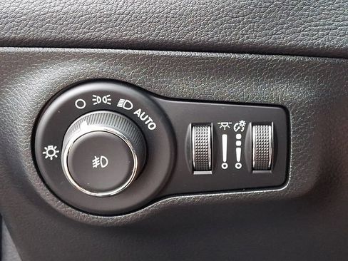 Used 2020 Jeep Compass Latitude w/ Popular Equipment Group AWD/4WD image 28