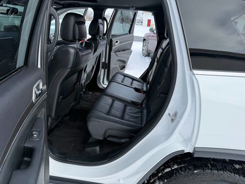 Used 2018 Jeep Grand Cherokee Limited image 11