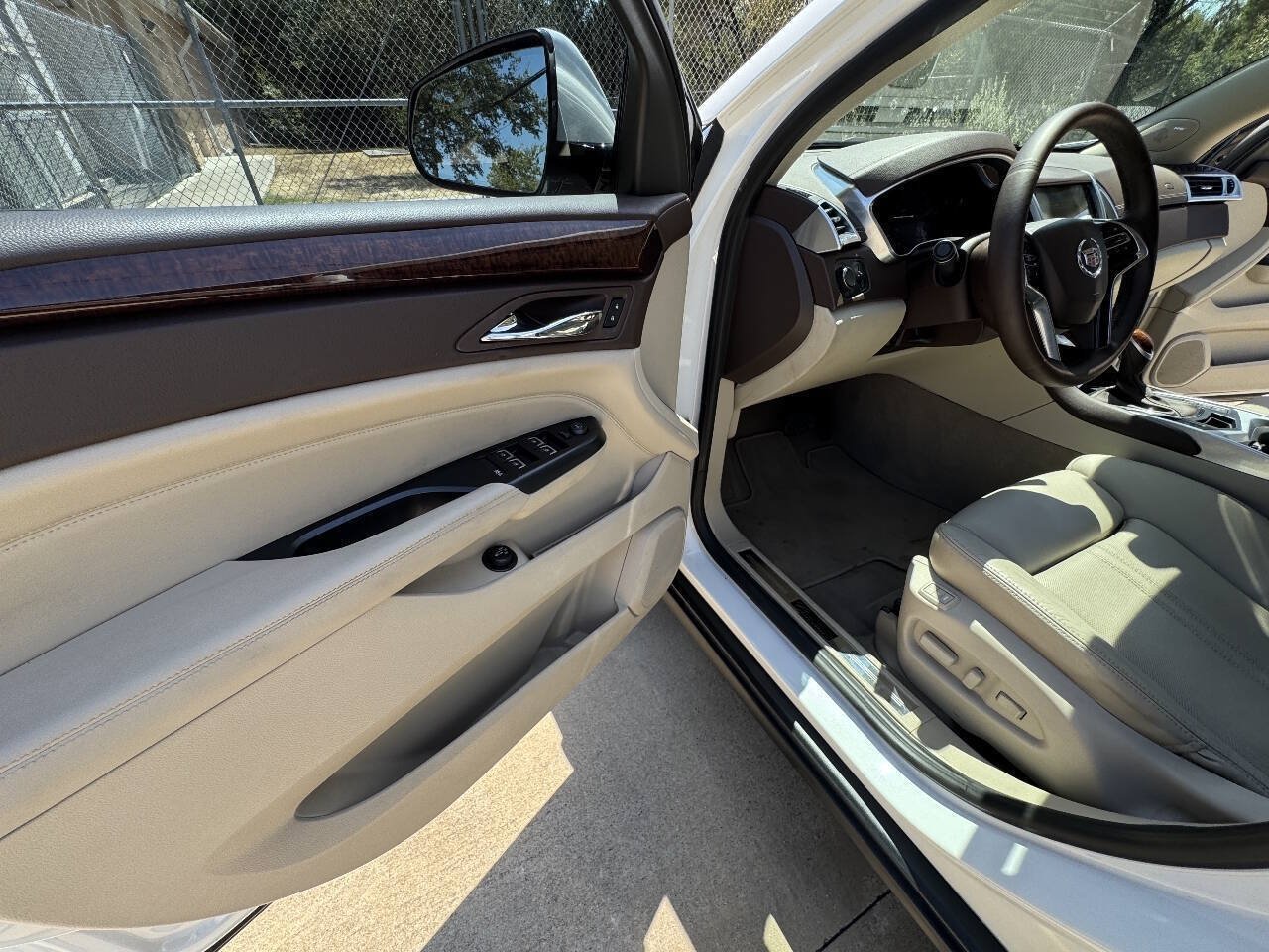 Used 2016 Cadillac SRX Luxury w/ Driver Awareness Package FWD image 26