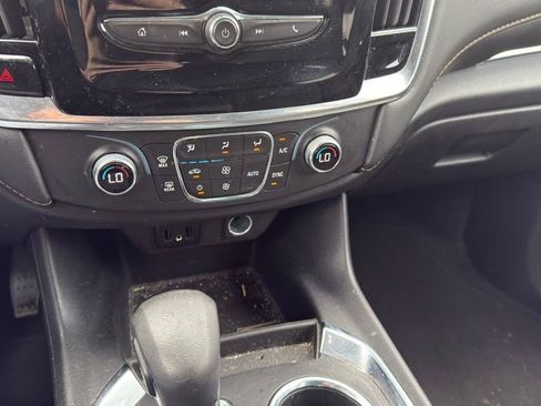 Used 2021 Chevrolet Traverse LS AWD/4WD image 14