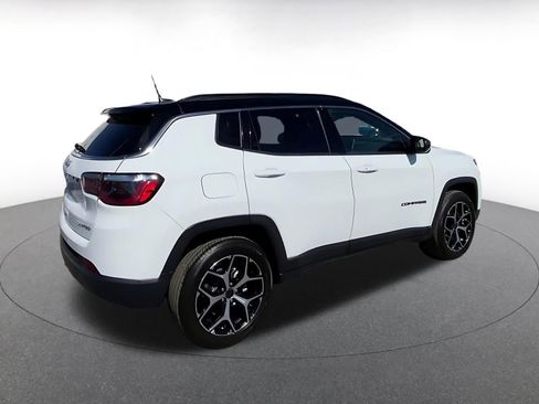 Used 2025 Jeep Compass Limited image 15