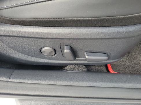 Certified 2020 Kia Cadenza Limited image 9