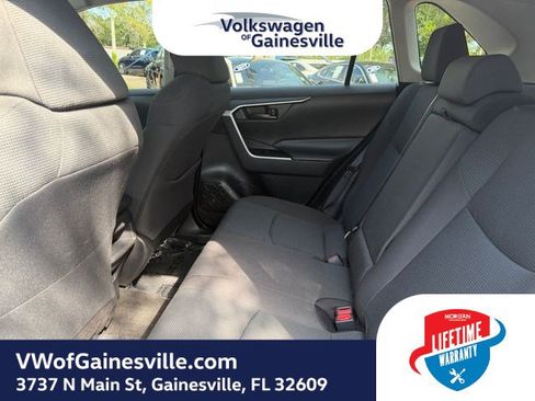 Used 2021 Toyota RAV4 LE FWD image 11