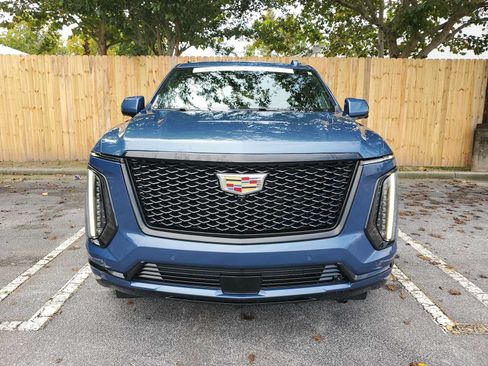 Certified 2026 Cadillac Escalade Platinum Sport AWD/4WD image 8