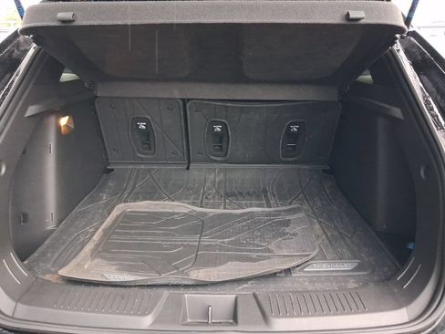 Used 2025 Chevrolet Trax RS w/ Sunroof Package FWD image 27