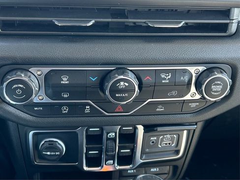 New 2025 Jeep Gladiator Sport image 35