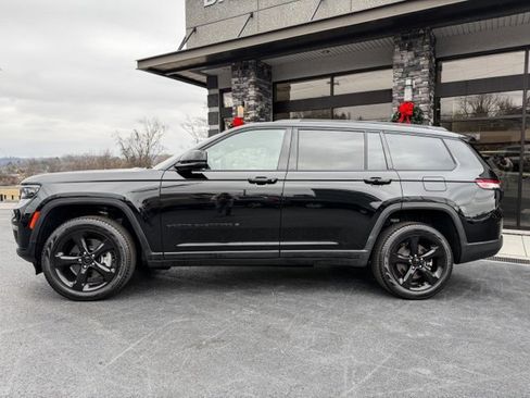 Used 2025 Jeep Grand Cherokee L Limited w/ Black Appearance Package image 20