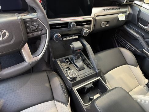 New 2025 Toyota Tacoma TRD Off-Road AWD/4WD image 25
