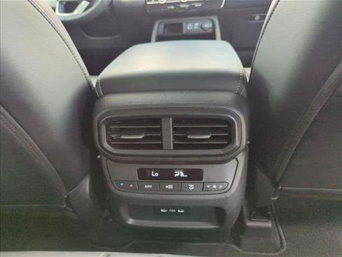 Used 2025 Honda Pilot Touring image 19