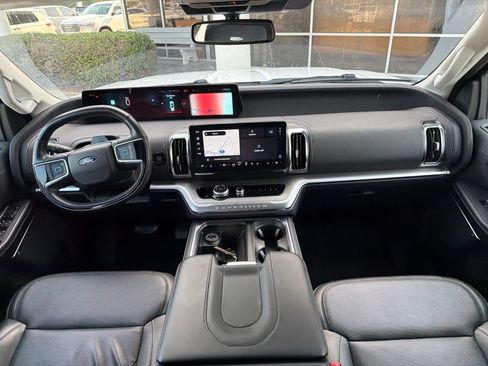 Used 2025 Ford Expedition Platinum AWD/4WD image 9