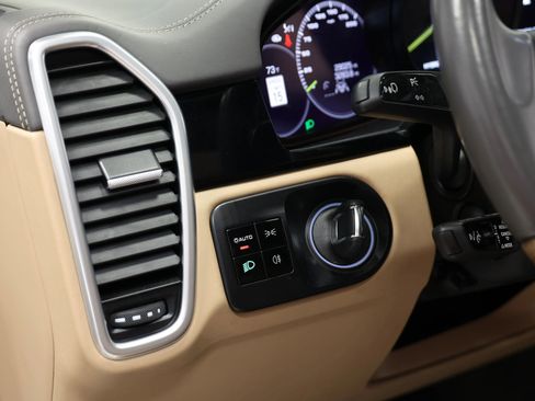 Used 2021 Porsche Cayenne Turbo S image 25