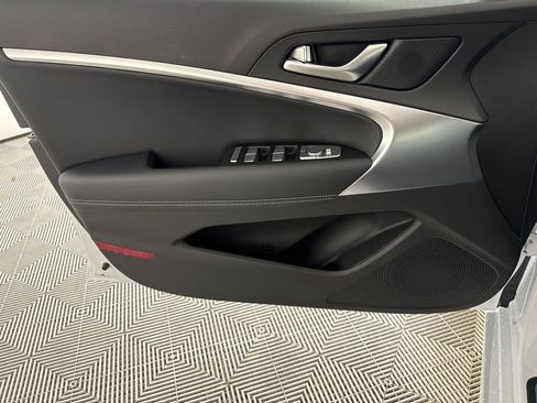 New 2025 Genesis G70 2.5T image 13