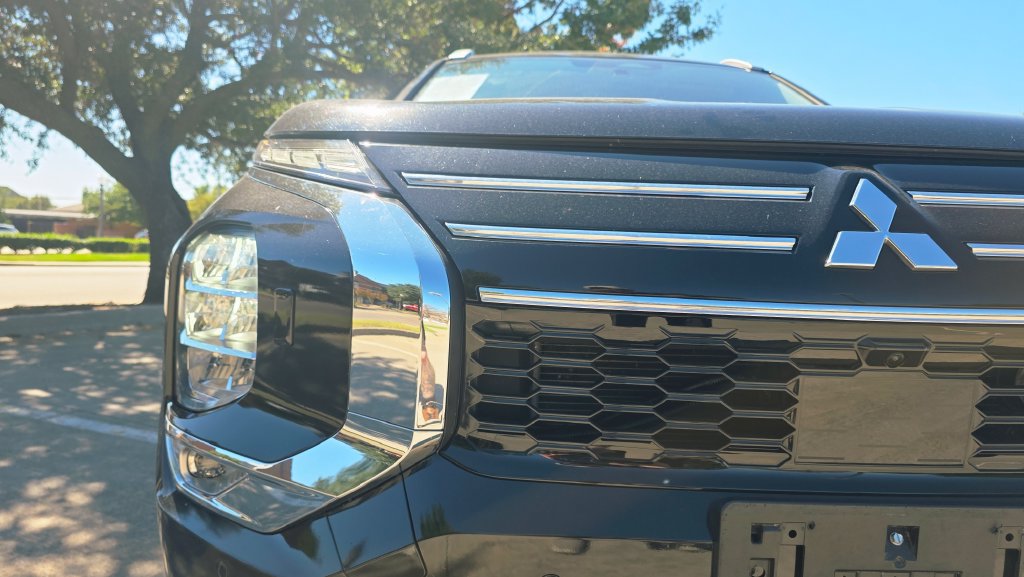 Used 2025 Mitsubishi Outlander AWD image 31
