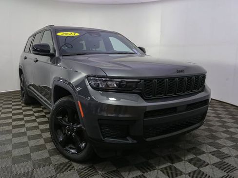 Used 2023 Jeep Grand Cherokee L Altitude image 3