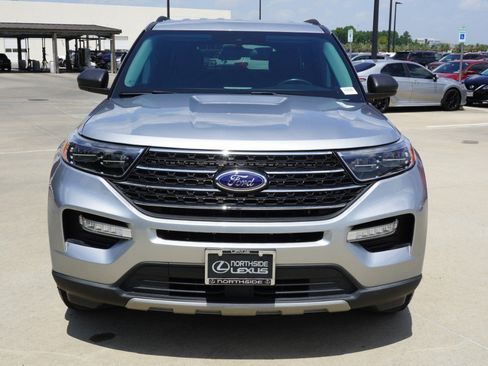 Used 2023 Ford Explorer XLT w/ Equipment Group 202A RWD image 2