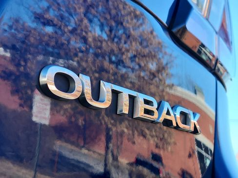 Used 2020 Subaru Outback Premium image 31