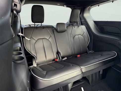 New 2026 Chrysler Pacifica Limited w/ Uconnect Theater Family Group image 14