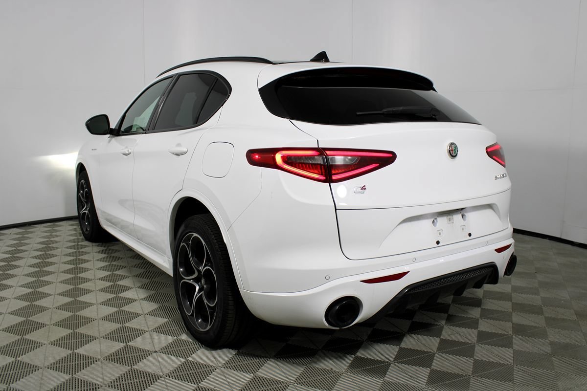 Used 2023 Alfa Romeo Stelvio Veloce AWD/4WD image 35