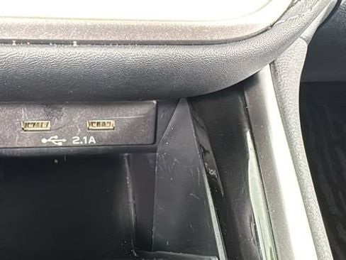 Used 2022 Subaru Outback Premium image 28