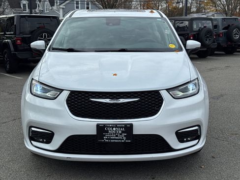 Used 2023 Chrysler Pacifica Touring-L image 40