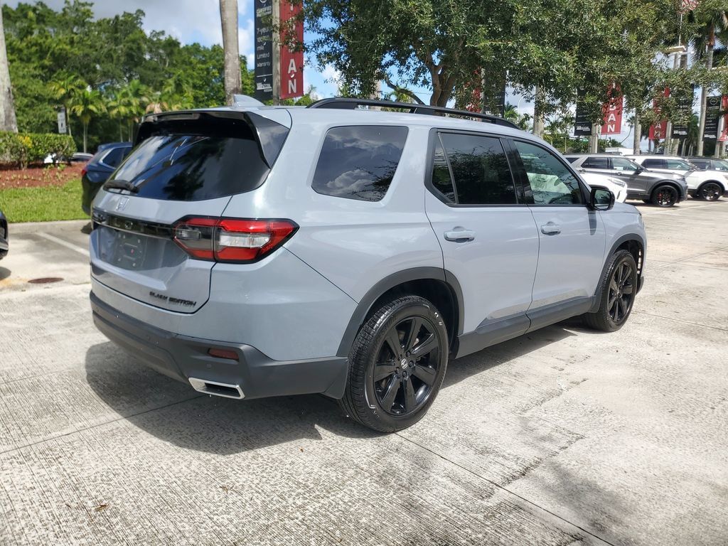 Used 2025 Honda Pilot Black Edition image 6