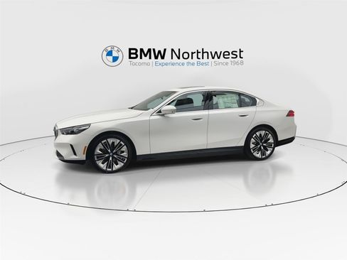 New 2026 BMW i5 eDrive40 AWD/4WD image 10