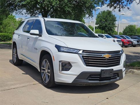 Used 2023 Chevrolet Traverse High Country image 2
