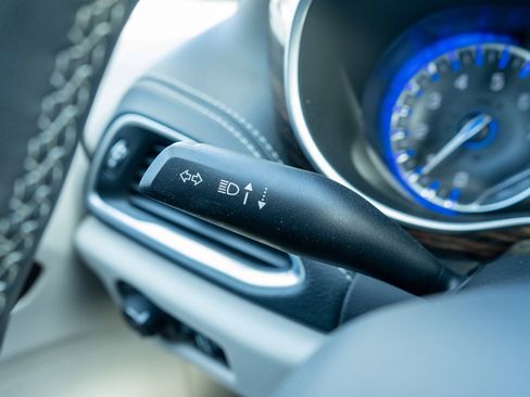 Used 2024 Chrysler Pacifica Limited image 26