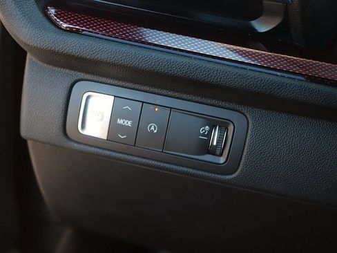 Used 2024 Chevrolet Traverse RS FWD image 29