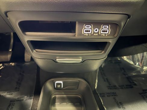 Used 2025 Chrysler Pacifica Select FWD image 27