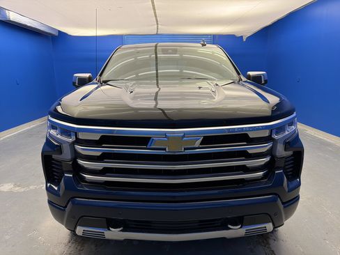 Used 2023 Chevrolet Silverado 1500 High Country w/ High Country Premium Package image 3