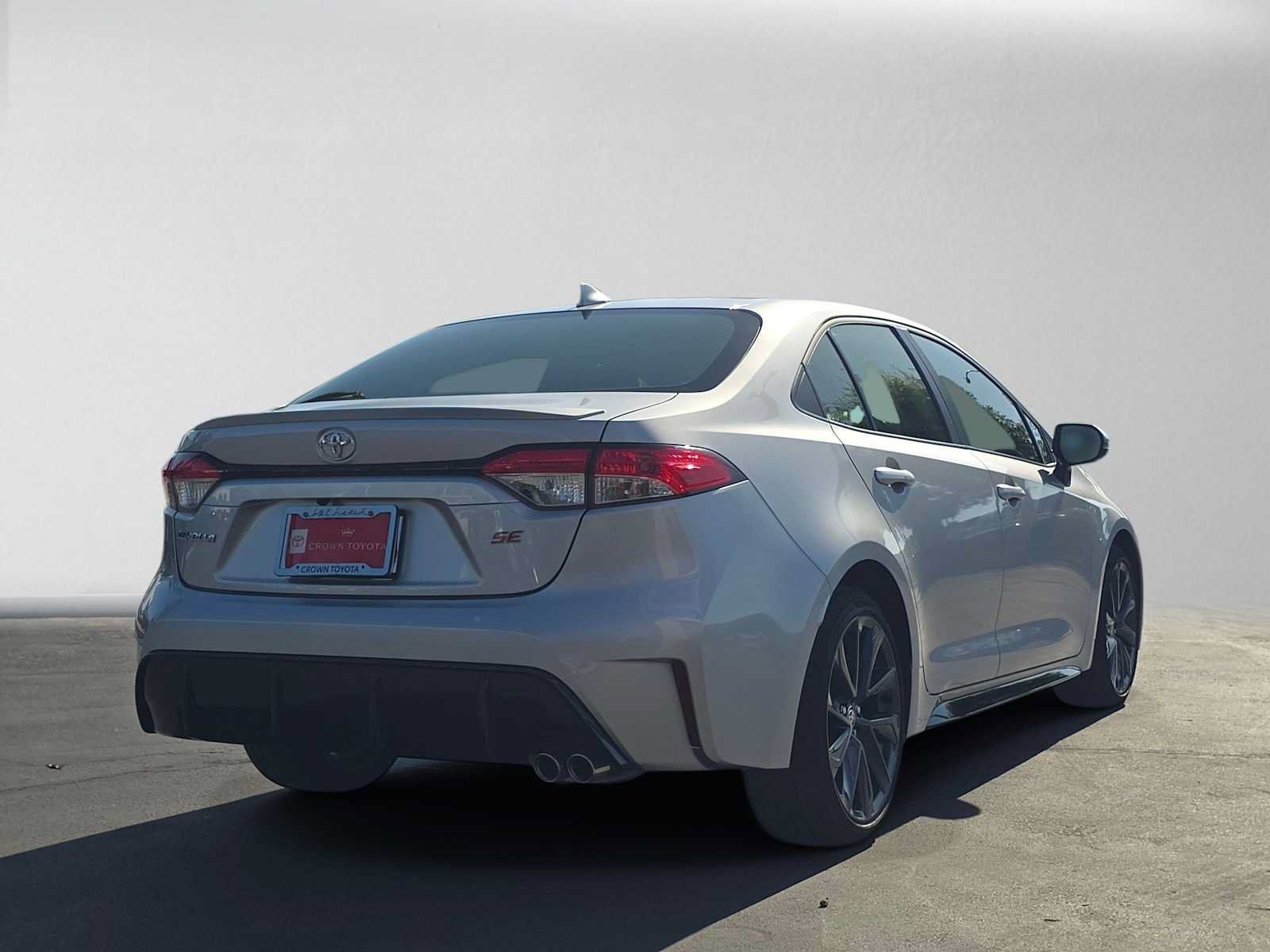Certified 2024 Toyota Corolla SE w/ SE Premium Package FWD image 3