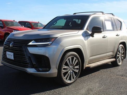 Used 2024 Lexus LX 600 4WD w/ Luxury Package image 15