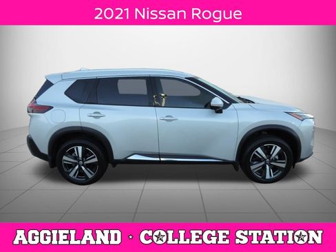 Used 2021 Nissan Rogue SL FWD image 2