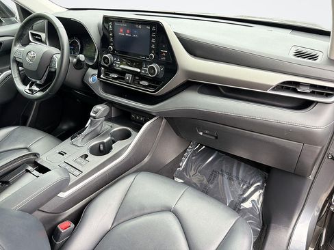 Used 2021 Toyota Highlander XLE AWD/4WD image 37