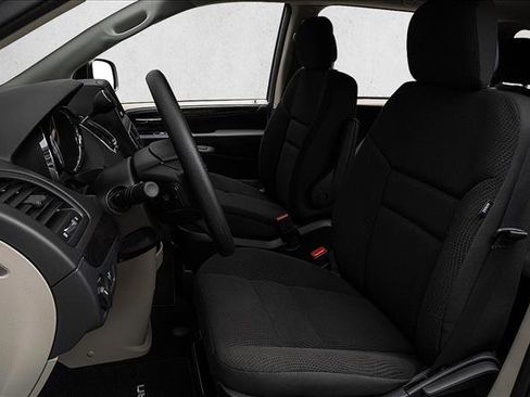 Used 2019 Dodge Grand Caravan SXT image 15