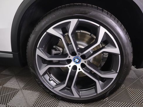 Used 2025 BMW X5 xDrive50e w/ Premium Package image 32