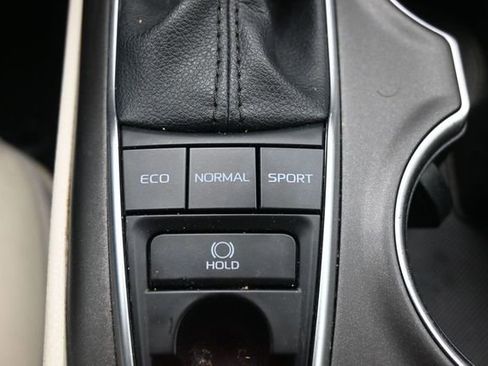 Used 2022 Toyota Camry XLE FWD image 30