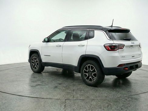 Used 2025 Jeep Compass Trailhawk image 6