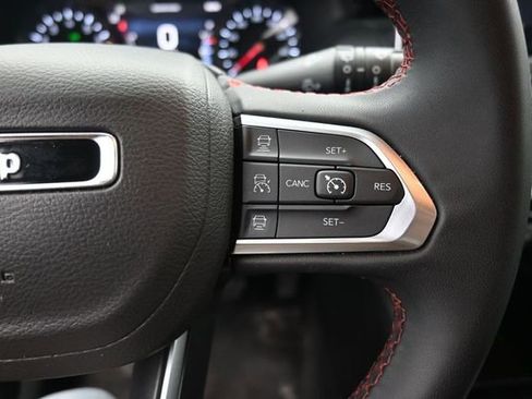Used 2025 Jeep Compass Trailhawk AWD/4WD image 30